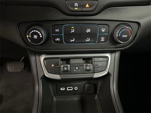 Used 2024 GMC Terrain SLE image 17