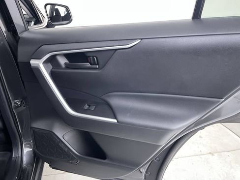 Used 2021 Toyota RAV4 LE AWD/4WD image 21