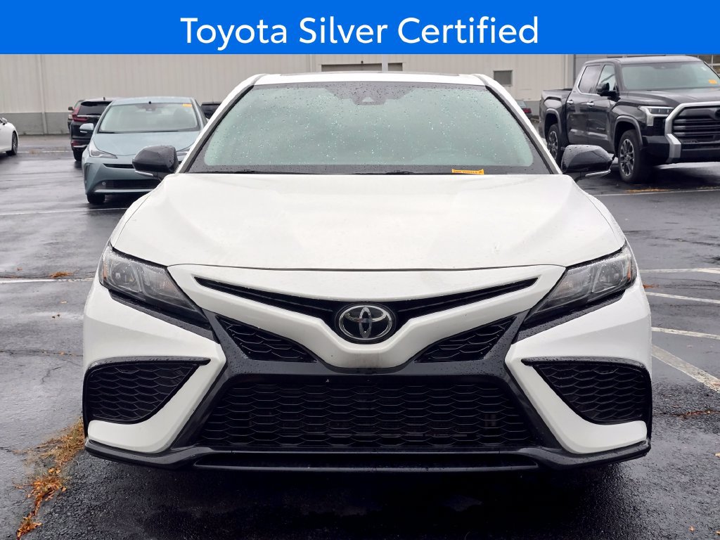 Used 2022 Toyota Camry SE w/ Convenience Package FWD image 2