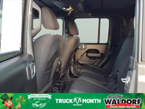 Used 2022 Jeep Gladiator Willys image 10