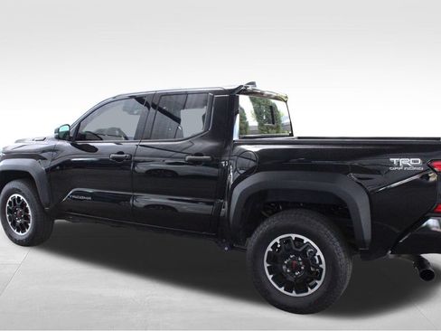Certified 2025 Toyota Tacoma TRD Off-Road w/ TRD Off Road Upgrade Package AWD/4WD image 13