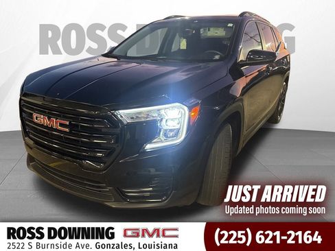 Used 2024 GMC Terrain SLE w/ Driver Convenience Package image 1