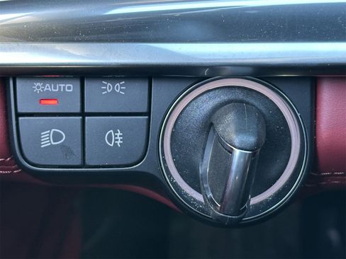 Certified 2023 Porsche Panamera 4 Platinum Edition image 31