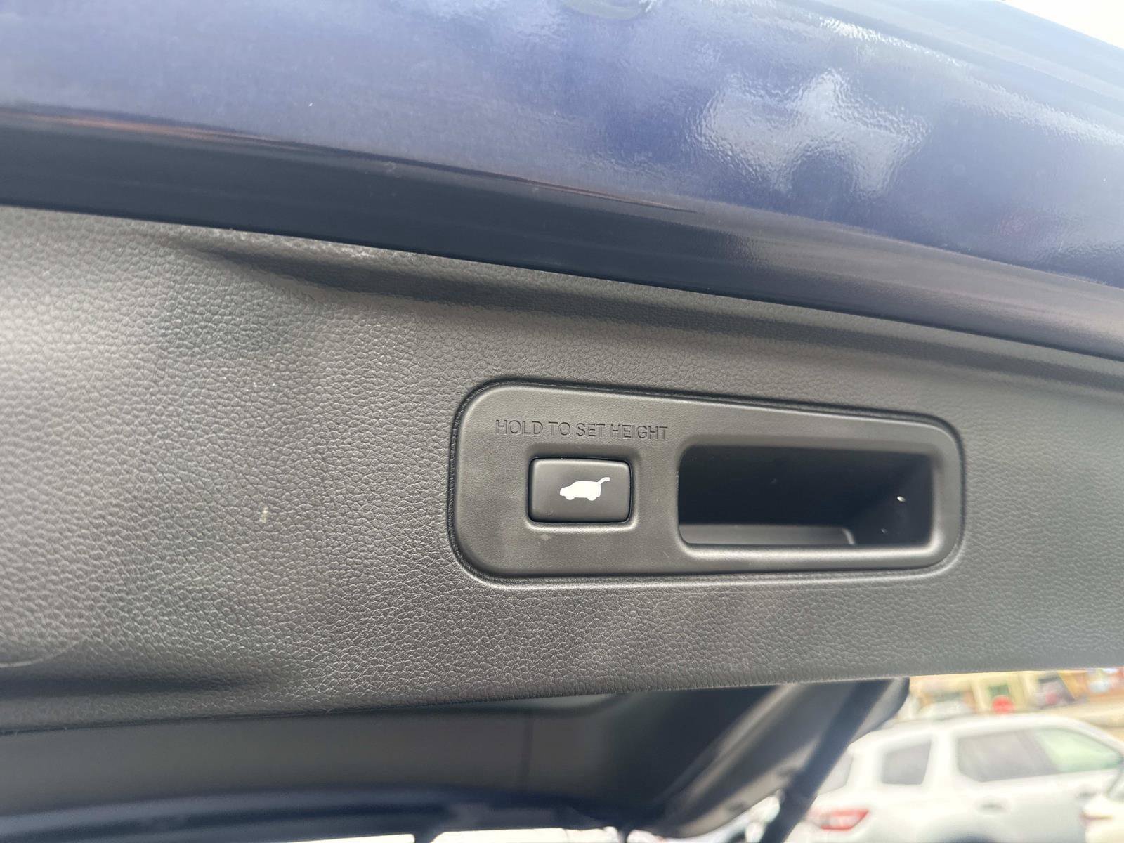 Used 2025 Honda Pilot EX-L image 6