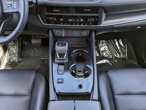 Used 2023 Nissan Rogue SV w/ SV Premium B Package image 20