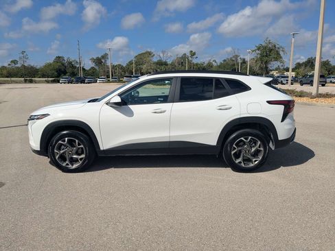 Used 2025 Chevrolet Trax LT w/ LT Convenience Package FWD image 8