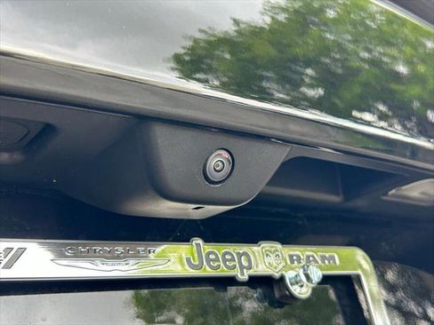 Certified 2025 Jeep Grand Cherokee Limited w/ MOPAR Finishing Package RWD image 31