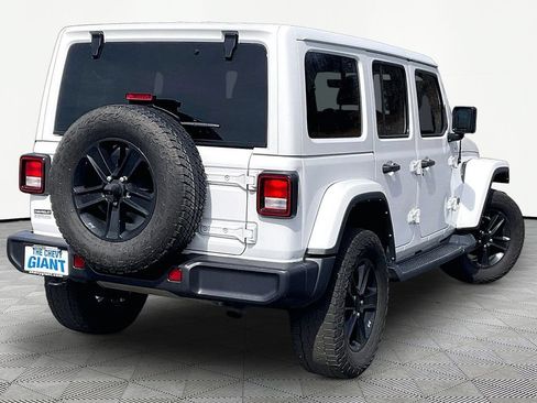 Used 2022 Jeep Wrangler Unlimited Sahara AWD/4WD image 7
