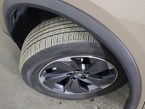 Used 2024 Nissan Rogue SV w/ SV Premium Package FWD image 40