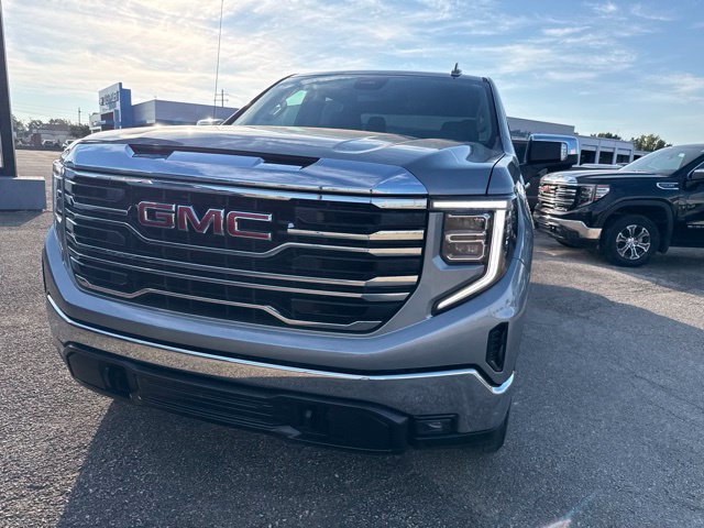 Used 2025 GMC Sierra 1500 SLT AWD/4WD image 4