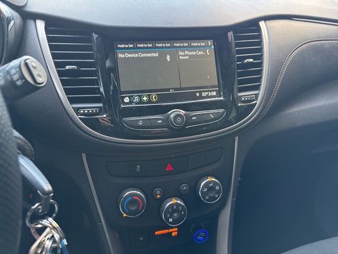 Used 2019 Chevrolet Trax LS image 7