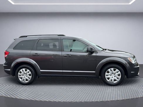 Used 2018 Dodge Journey SE w/ Connectivity Group FWD image 9
