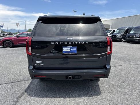 Used 2025 Ford Expedition Active AWD/4WD image 6