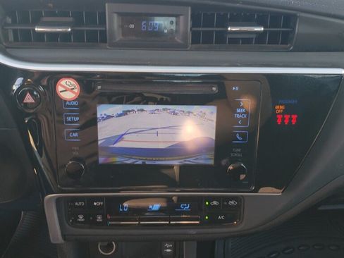 Used 2018 Toyota Corolla LE FWD image 11