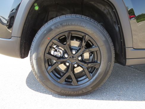 New 2025 Jeep Grand Cherokee 4WD image 10