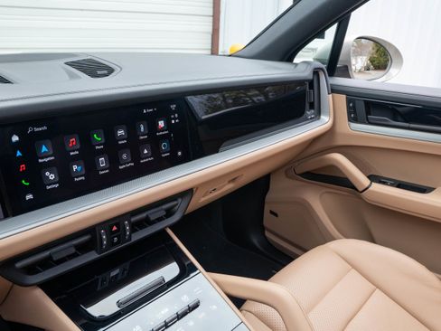 Certified 2024 Porsche Cayenne S image 21