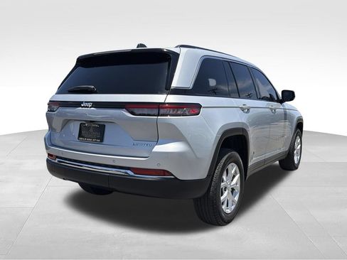 Used 2023 Jeep Grand Cherokee Limited RWD image 10