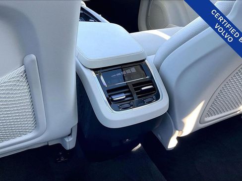 Certified 2025 Volvo XC90 B6 Core image 31