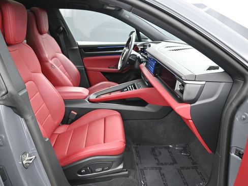 Certified 2025 Porsche Macan Electric RWD image 27
