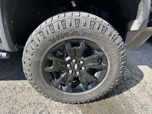 Used 2022 Chevrolet Colorado ZR2 w/ ZR2 Midnight Special Edition image 7