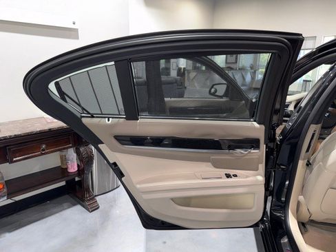 Used 2014 BMW 750i RWD image 54