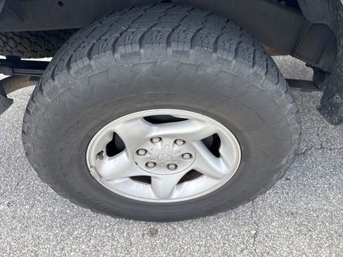 Used 2004 Toyota Tacoma PreRunner RWD image 8