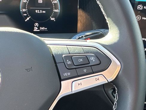 New 2026 Volkswagen Tiguan SE FWD image 17