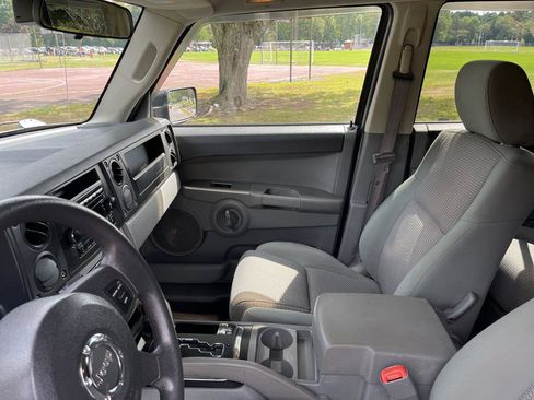 Used 2007 Jeep Commander Sport image 28