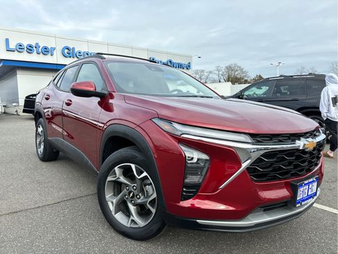 Certified 2024 Chevrolet Trax LT w/ Driver Confidence Package image 3