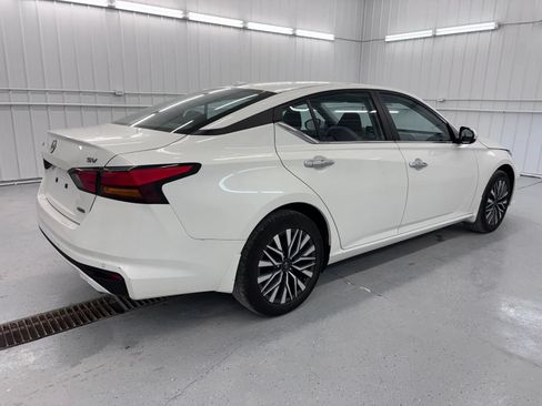 Used 2024 Nissan Altima 2.5 SV w/ SV Premium Package AWD/4WD image 6