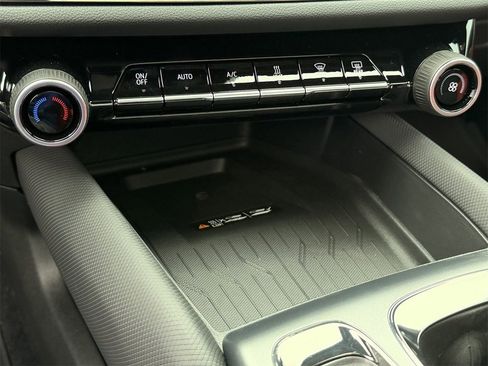 New 2026 Chevrolet Equinox EV RS image 17