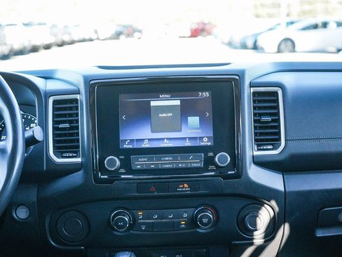 Used 2022 Nissan Frontier SV image 14