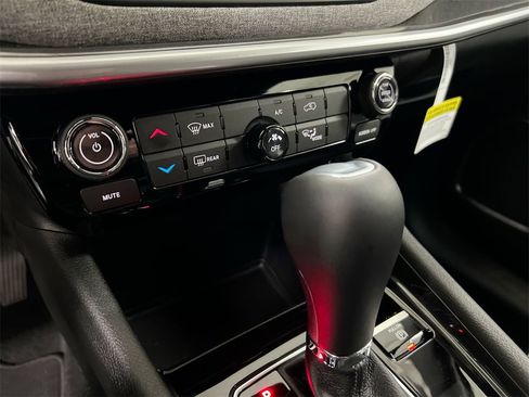 New 2026 Jeep Compass Latitude image 14