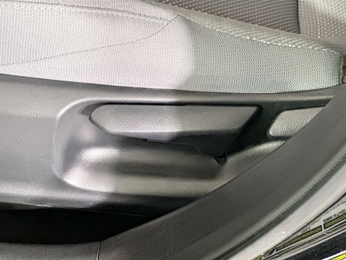 Used 2025 Toyota Corolla SE FWD image 13
