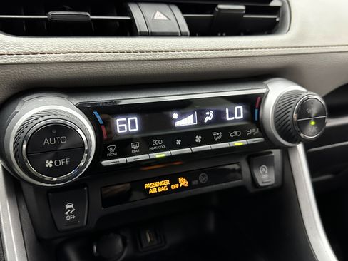 Used 2021 Toyota RAV4 XLE image 17