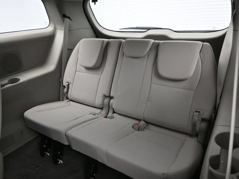 Used 2018 Kia Sedona L FWD image 26