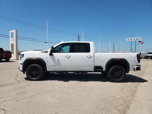 Used 2025 GMC Sierra 2500 AT4 AWD/4WD image 4