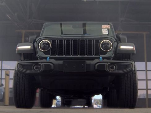 Used 2024 Jeep Wrangler Unlimited Rubicon 4xe AWD/4WD image 7