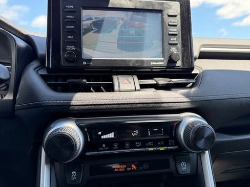 Used 2021 Toyota RAV4 LE AWD/4WD image 19