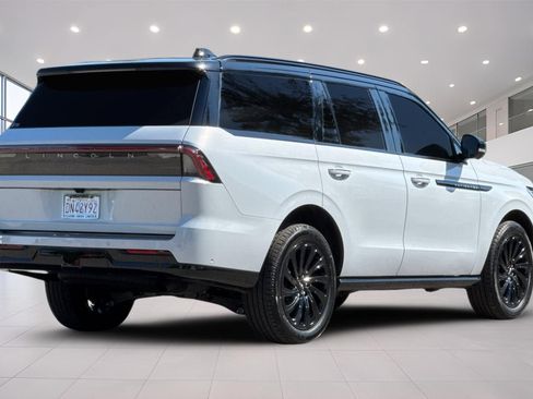 Used 2025 Lincoln Navigator Black Label AWD/4WD image 4