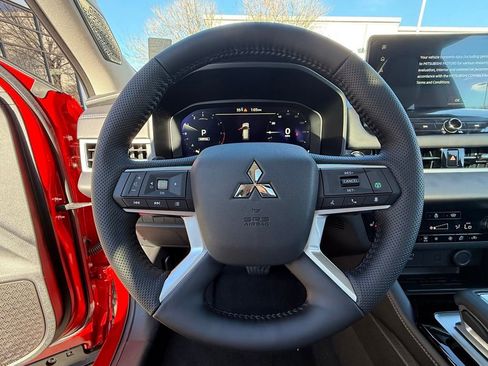 New 2026 Mitsubishi Outlander SE image 14