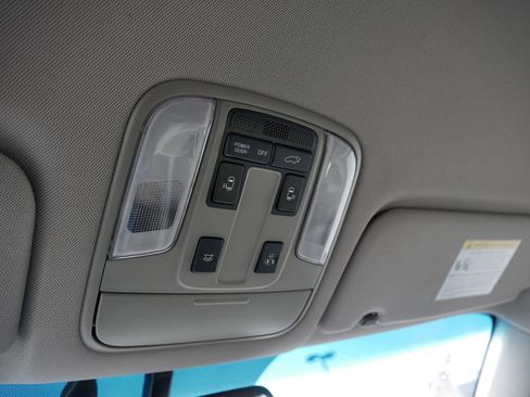 Used 2016 Kia Sedona EX image 32