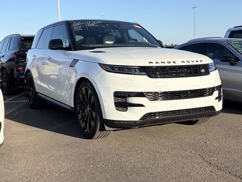 Used 2025 Land Rover Range Rover Sport SE image 3