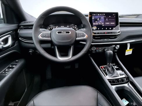 New 2026 Jeep Compass Latitude image 15