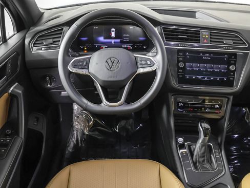 Used 2024 Volkswagen Tiguan SE FWD image 38