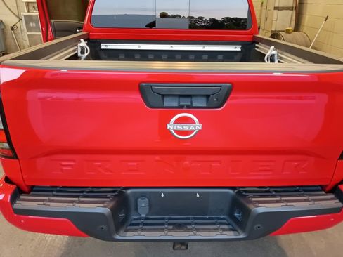 Used 2025 Nissan Frontier SV w/ SV Convenience Package RWD image 14