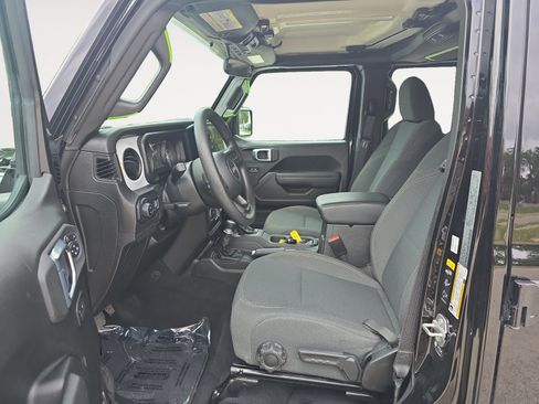 Used 2025 Jeep Gladiator Sport AWD/4WD image 21
