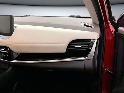 Used 2024 Nissan Rogue SL image 26