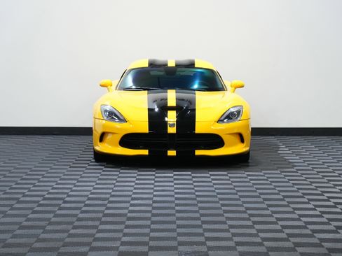 Used 2013 SRT Viper GTS w/ GTS Laguna Interior Pkg image 4