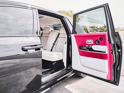 Used 2023 Rolls-Royce Phantom Sedan RWD image 39